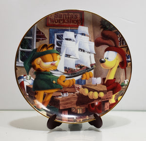 "Santa's Workshop" Garfield’s Christmas Plate with Stand