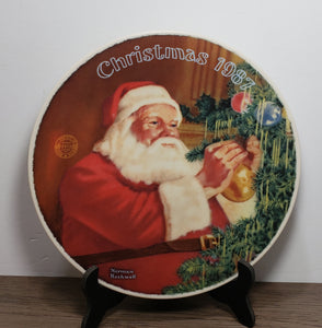 Norman Rockwell 1987 Christmas Plate "Santa's Golden Gift"