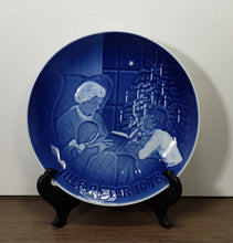 Load image into Gallery viewer, B&amp;G Jule After Plate 1978 Copenhagen Porcelain Denmark &quot;A Christmas Tale&quot;

