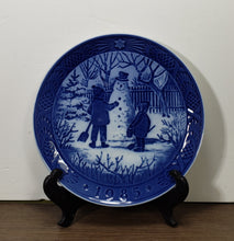 Load image into Gallery viewer, Royal Copenhagen &quot;The Snowman&quot; 1985 Christmas Plate
