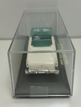 Load image into Gallery viewer, NewRay 1:43 Diecast 1955 Pontiac Starchief Convertible - Masolut Superstore
