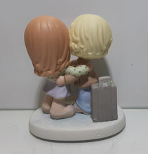 Load image into Gallery viewer, Precious Moments 2009 Collectors&#39; Club MOF &quot;I Come to You with Joy&quot; Figurine
