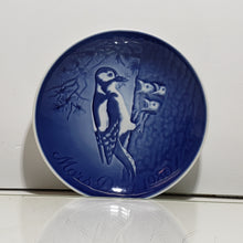 Load image into Gallery viewer, 1980 Bing and Grondahl Mother&#39;s Day Plate -- &quot;Woodpecker&quot;
