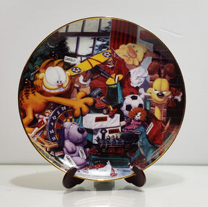 "All I Want For Christmas" Garfield’s Christmas Plate with Stand