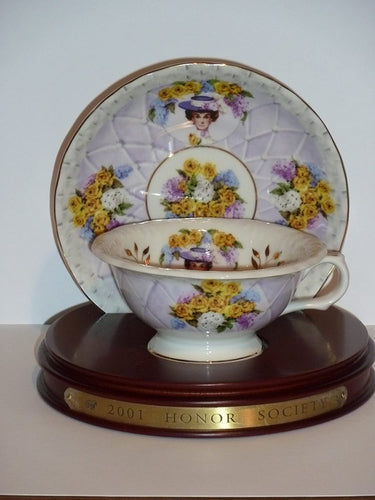 2001 AVON MRS P. F. E. ALBEE HONOR SOCIETY CUP AND SAUCER - Masolut Superstore