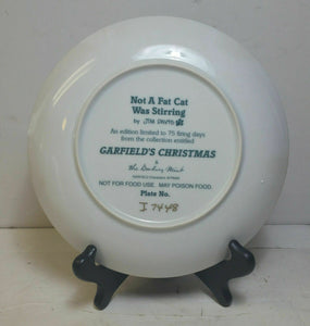 Not A Fat Cat Was Stirring  Garfield’s Christmas Plate with Stand - Masolut Superstore